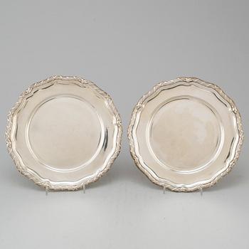 CG HALLBERG, a pair of silver dishes from Stockholm, 1939-56.