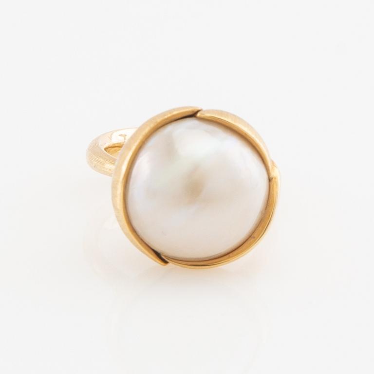 Ole Lynggaard, ring, "Lotus", 18k gold with white pearl.