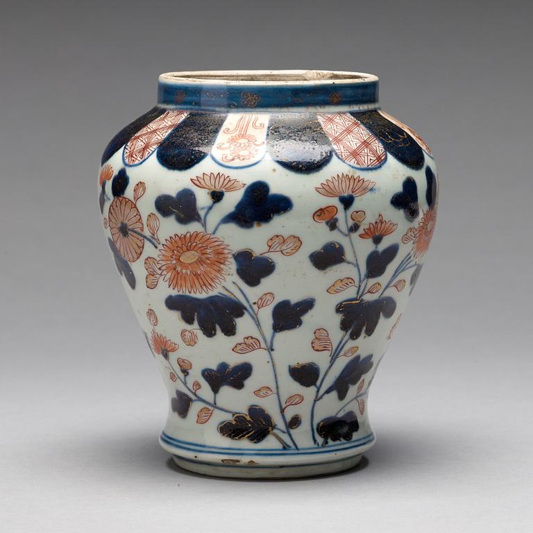 An imari vase, Japan, 18th Century.