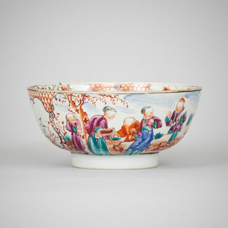 SKÅL, porslin. Kina Qianlong, mandarin 1700-tal.