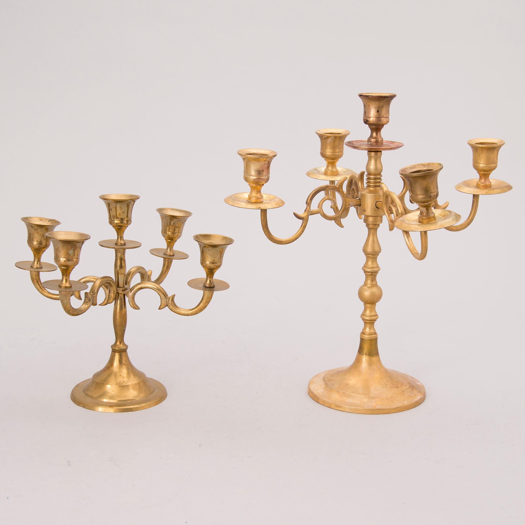 PARTI KANDELABRAR OCH LJUSSTAKAR, mässing, 1800/1900-tal.