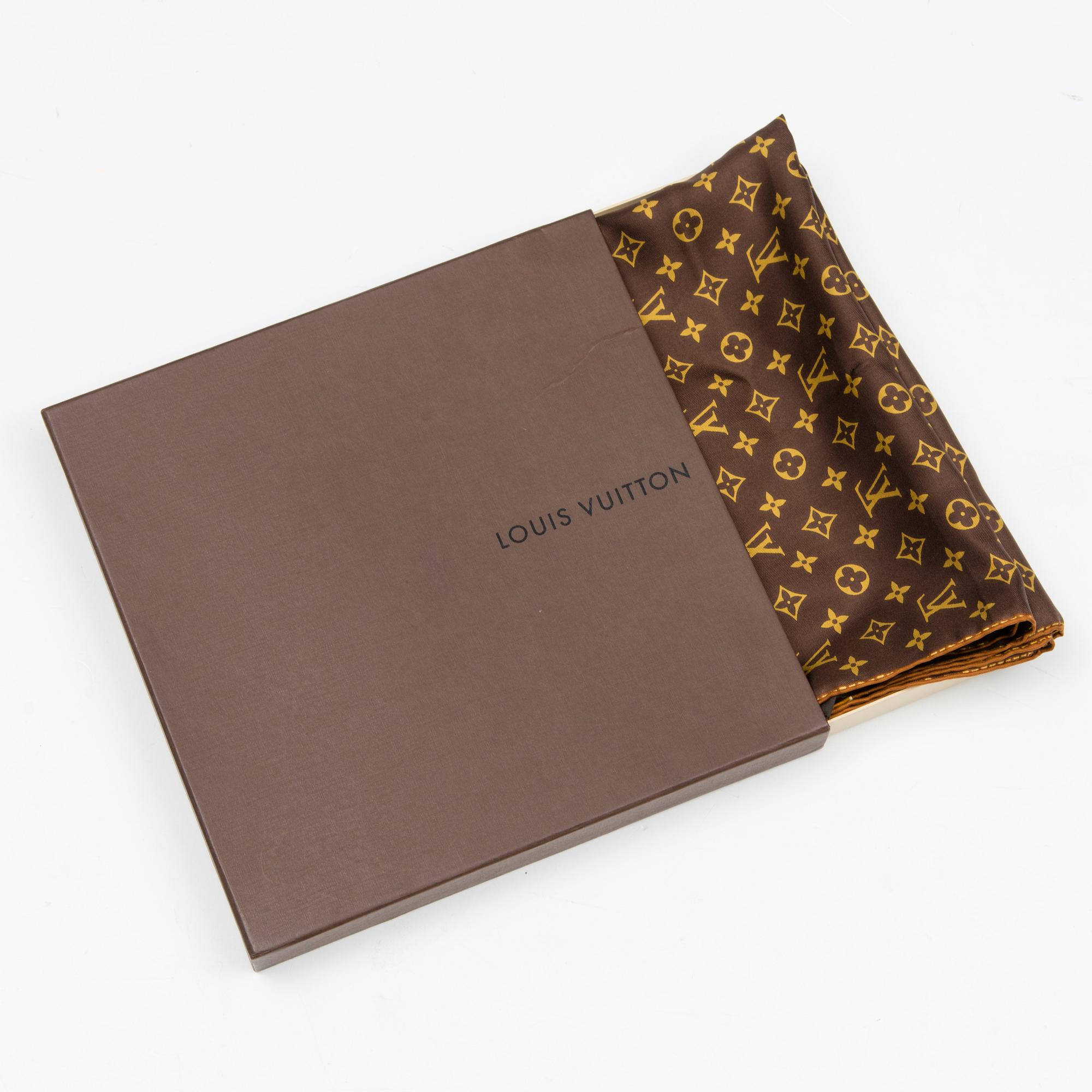LOUIS VUITTON, "Carre Monogram Classique", HUIVI.