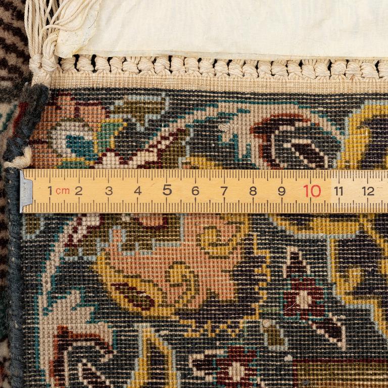 Carpet, Old figural, Tabriz, approx. 138 x 101 cm.