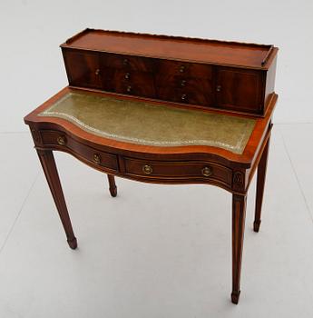 DAMSKRIVBORD, Sheratonstil, England, 1900-talets andra hälft.