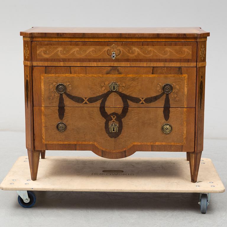 An 18th century Gustavian chest of drawers.