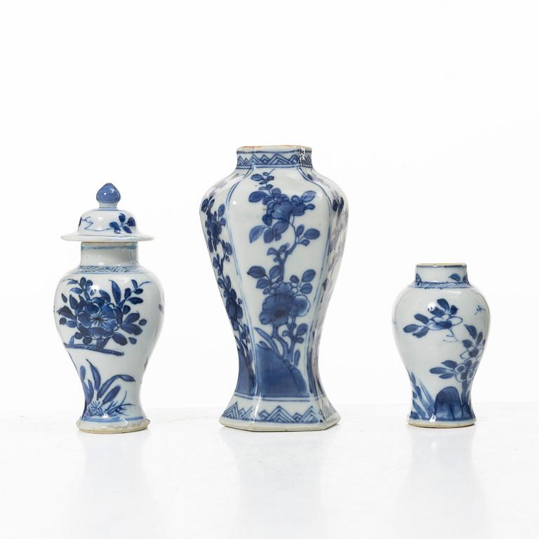 A group of three blue and white minitature vases, Qing dynasty, Kangxi (1662-1722).