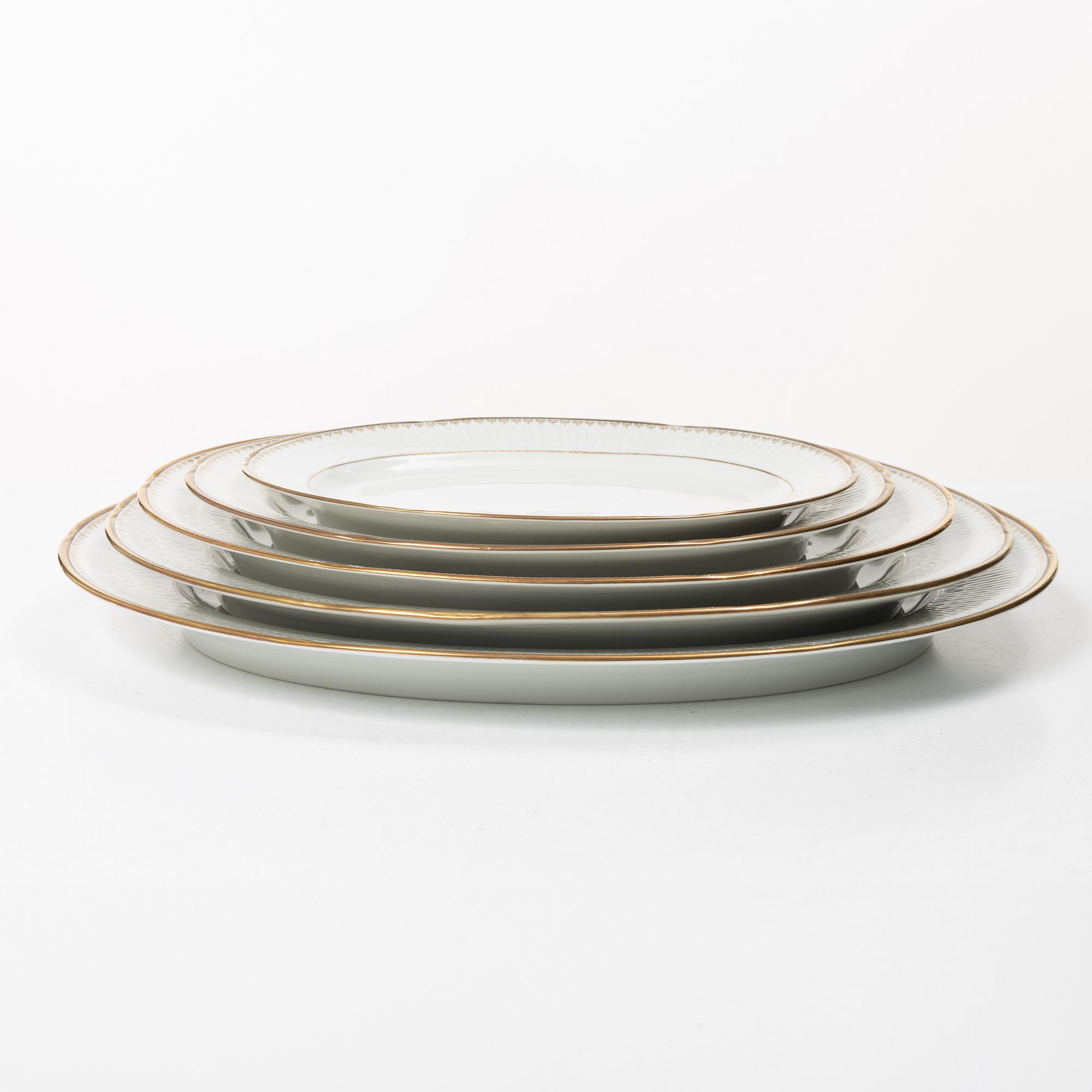 Louise Adelborg, A dinner service, 74 pieces, porcelain, "Swedish Grace/Kardinal", Rörstrand.