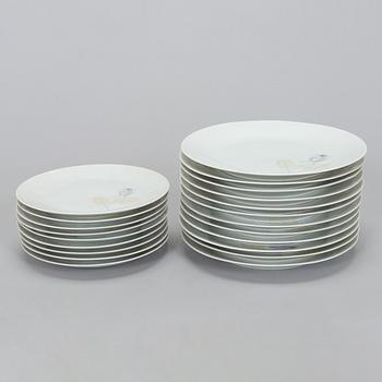 32-piece porcelain dinner service, Hutschenreuther, Germany.