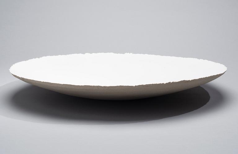 FUJIWO ISHIMOTO, A CERAMIC DISH. Signed Ishimoto -03. Arabia Art Department Society, 9th Floor.