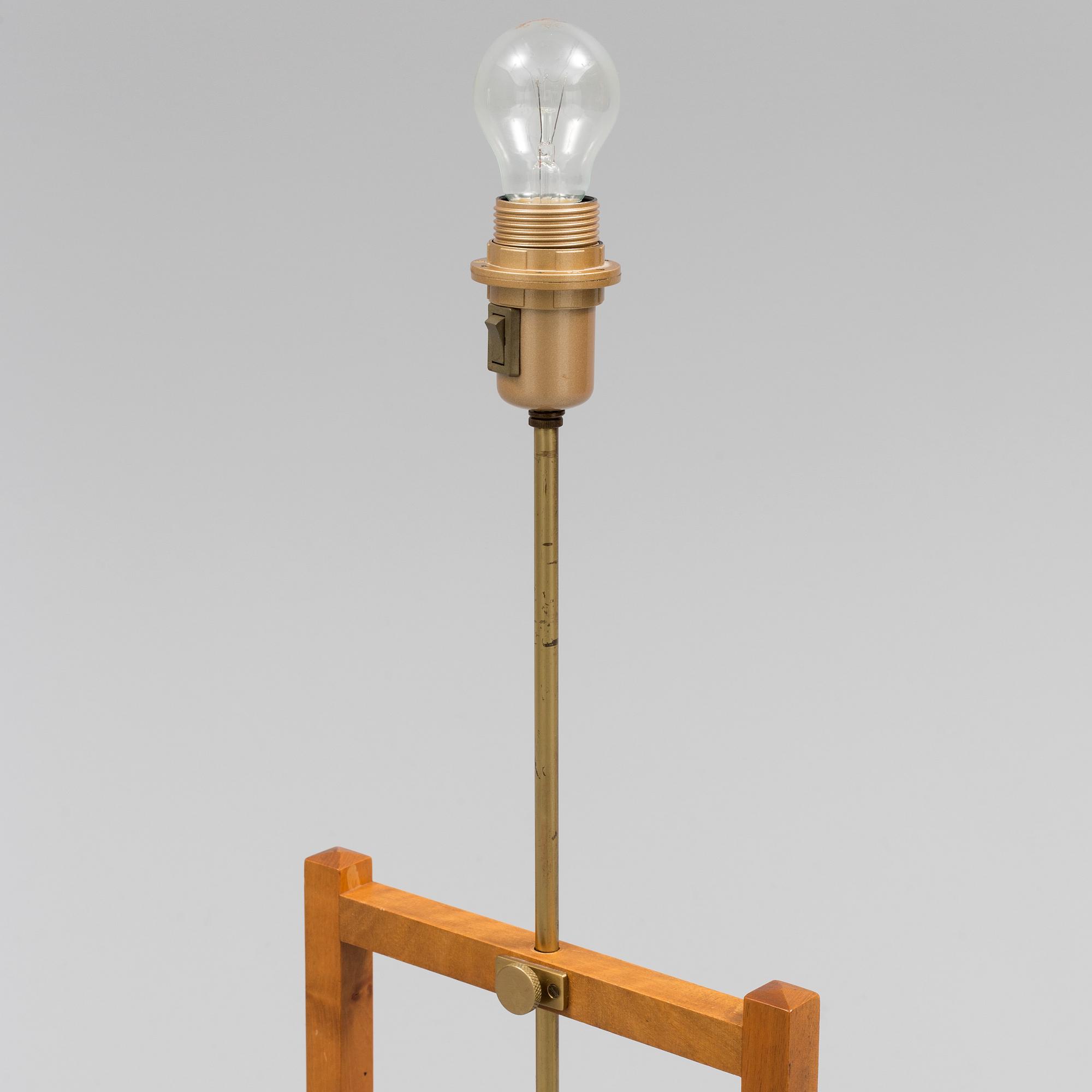 A MID-20TH CENTURY FLOOR LAMP KRYCKAN BY SVENSK TENN.