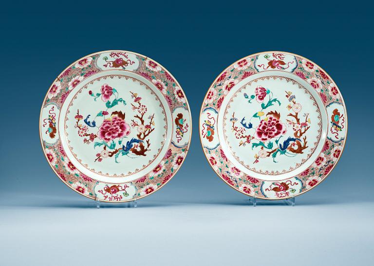 A pair of famille rose chargers, Qing dynasty, Qianlong (1736-95).