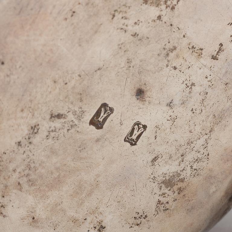 Dryckeskanna, silver, dubbelslagen fantasistämpel, 1800-tal. Barock-stil.