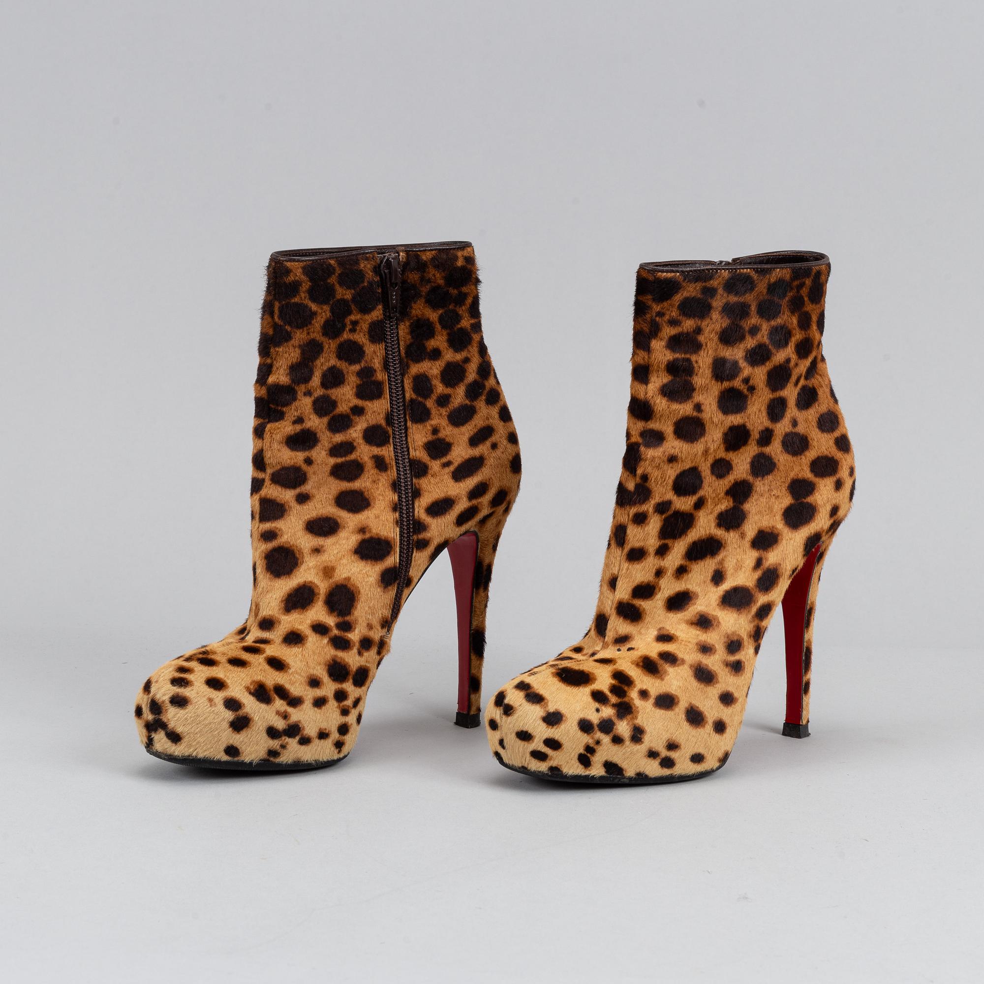 Christian Louboutin, pumps, size 38.