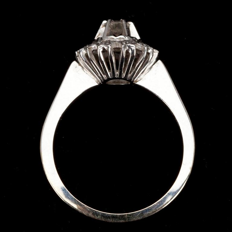 RING, briljant- och 8/8 slipade diamanter ca 0.18 ct. 18K vitguld. 1960-tal. Vikt 3,99 g.