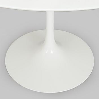 Eero Saarinen, A dining table 'Tulip' Knoll International.