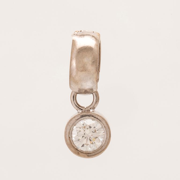 An 18K white gold pendant set with a round brilliant-cut diamond.