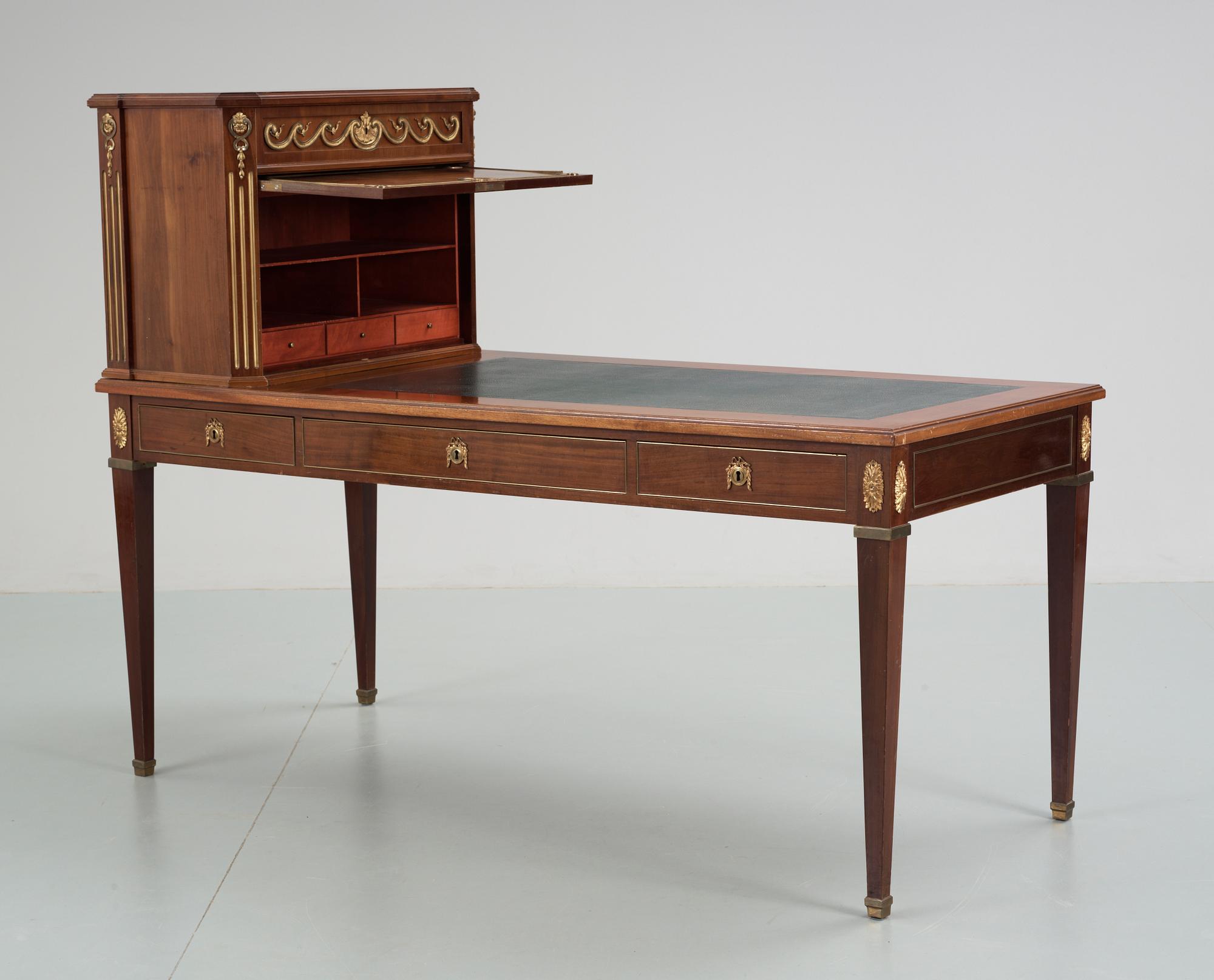 SKRIVBORD. Gustaviansk stil, 1900-talets början.