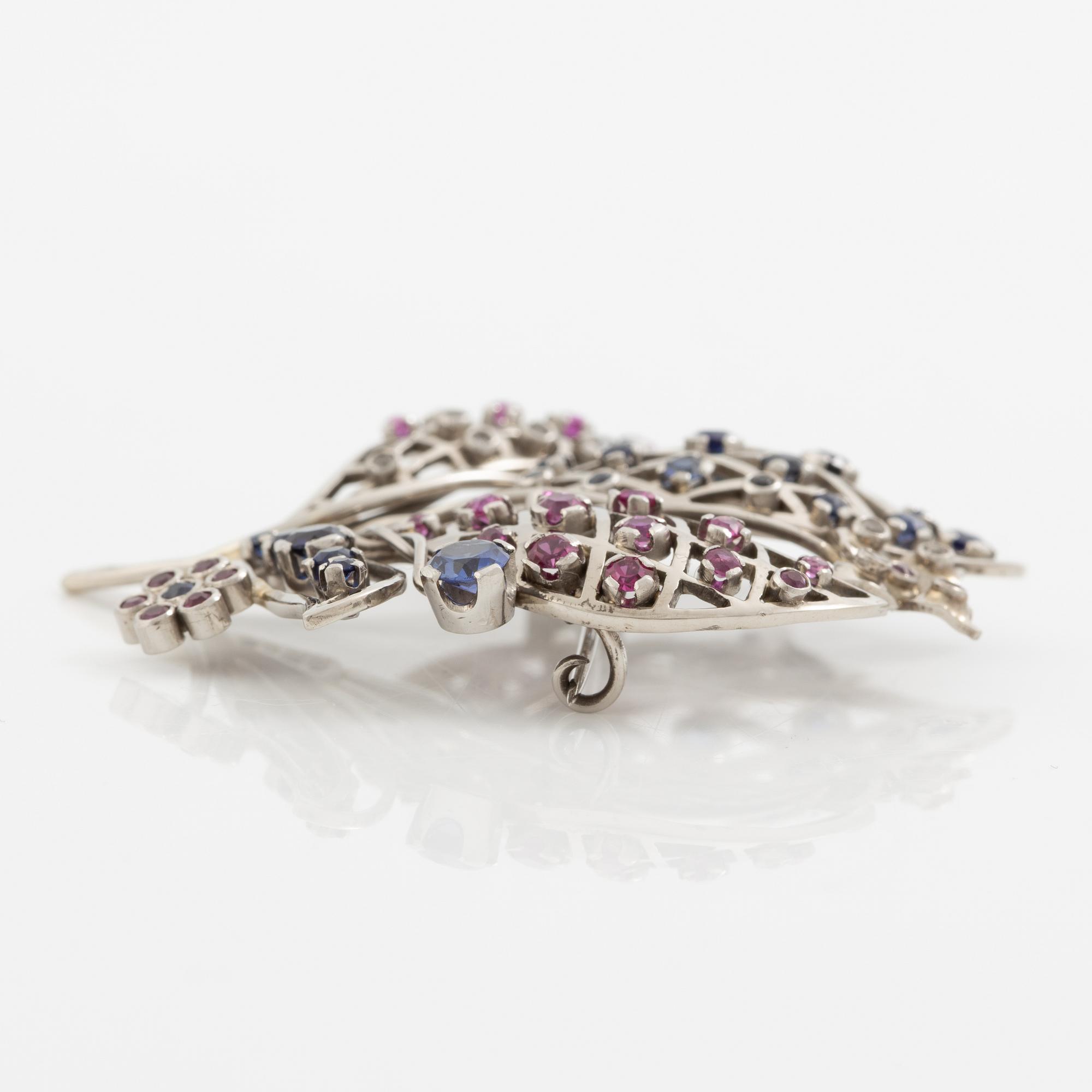 Brooch 18K white gold with white stones and coloured stones. Gerdt Sandqvist, Stockholm 1953.