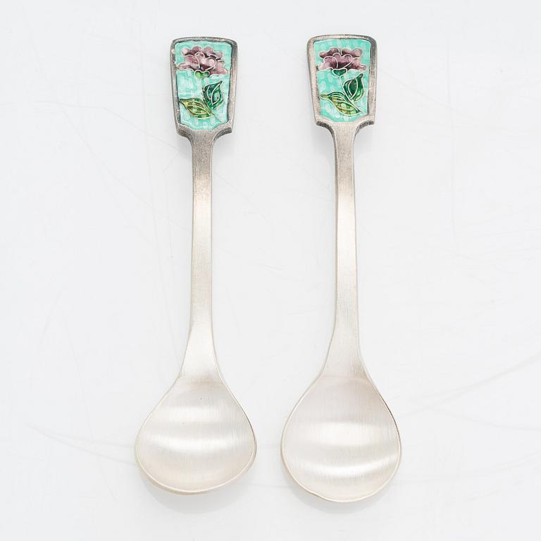 Kryddset på bricka, silver och emalj, Korea 1900-talets senare hälft.