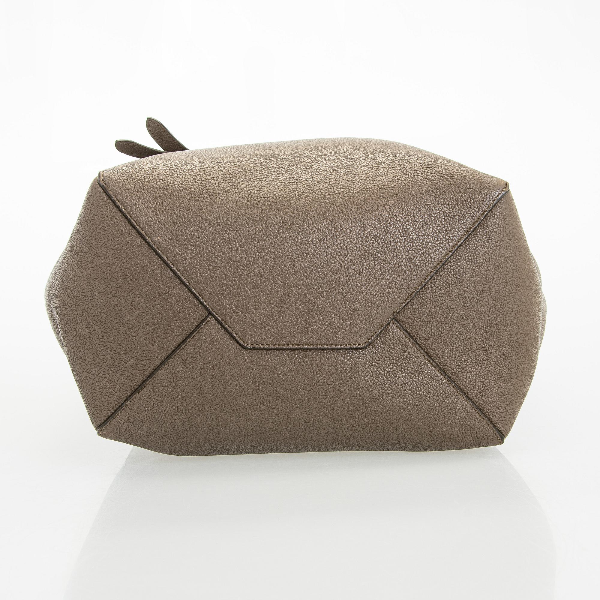 Céline, a 'Cabas Phantom Tote' bag.