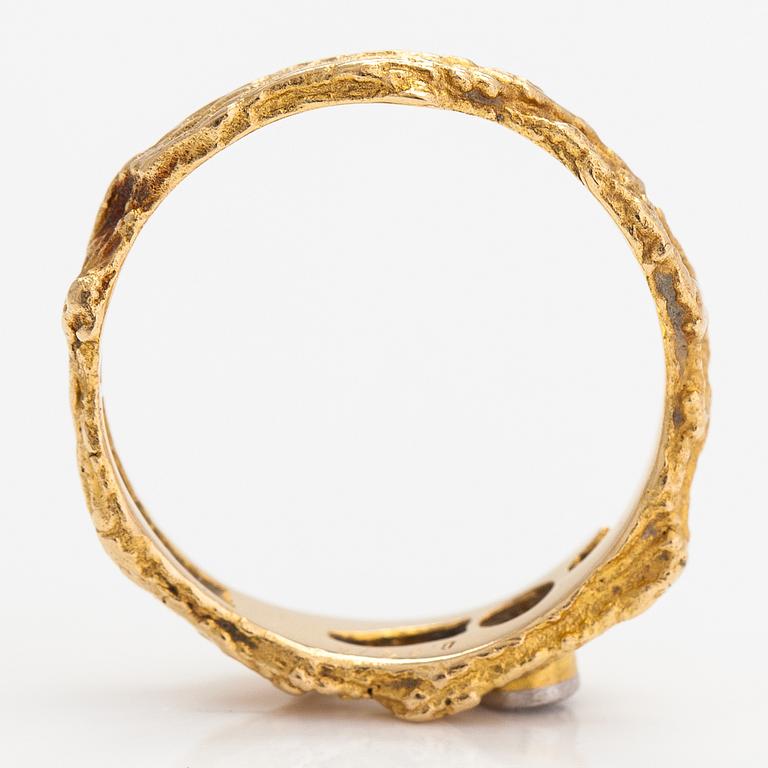 Björn Weckström, Ring "Diamantdamm", 18K guld och diamant ca 0.02 ct. Lapponia 1972.