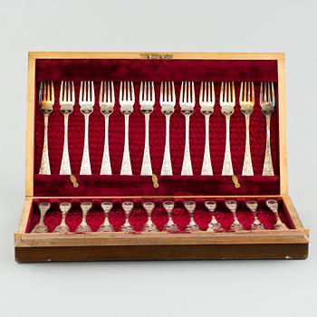 FISKBESTICK, 24 delar, nysilver. England.