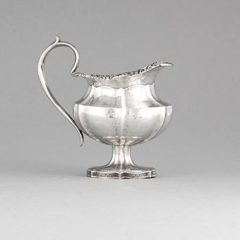 GRÄDDKANNA, silver, Olof Robert Lundgren, Åbo/Turku, 1855. Vikt 190 g.