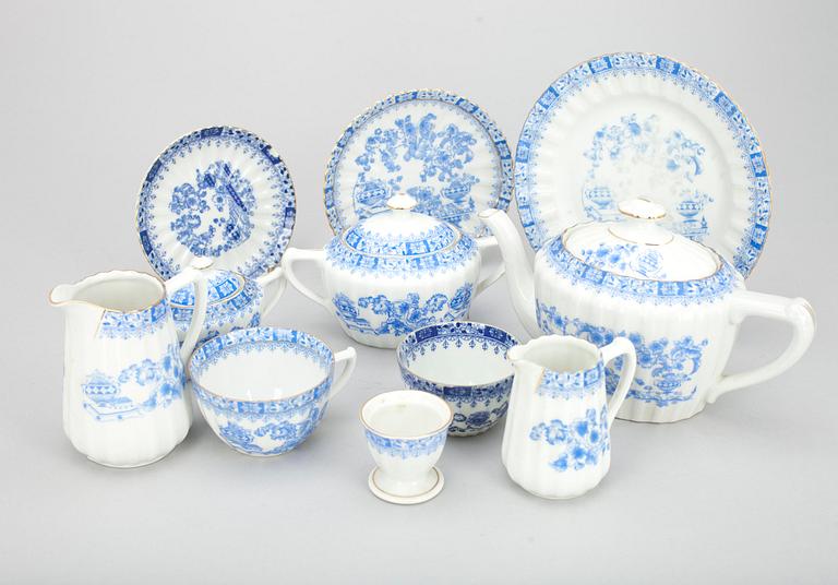 KAHVI-/TEEASTIASTO, 104 OSAA, posliinia, "China blau", Saksa,  mm. Seltman, Rosslau, Tuppack. 1900-luvun alkupuoli.