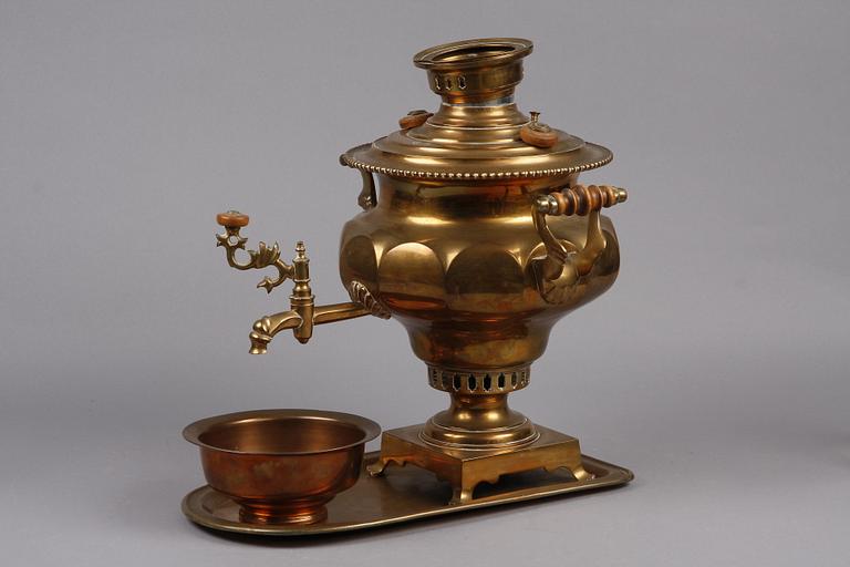 SAMOVAR, mässing. Ryssland, sekelskiftet 1800/1900.