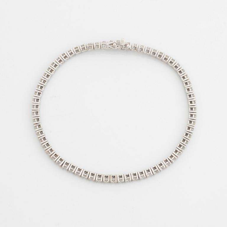 Brilliant cut diamond tennis bracelet, with HRD report.