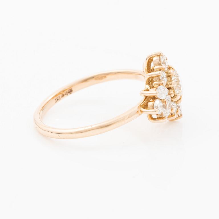 Ring 14K roséguld i form av blomma med briljantslipade och markisslipade diamanter.