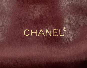 A 1980s quilt leather weekendbag by Chanel.
