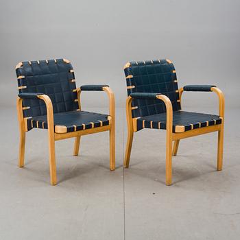 KARMSTOLAR, ett par. Alvar Aalto, modell E45.