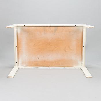 Eero Aarnio, A 1970's dinner table and four chairs "Flamingo" by Asko.