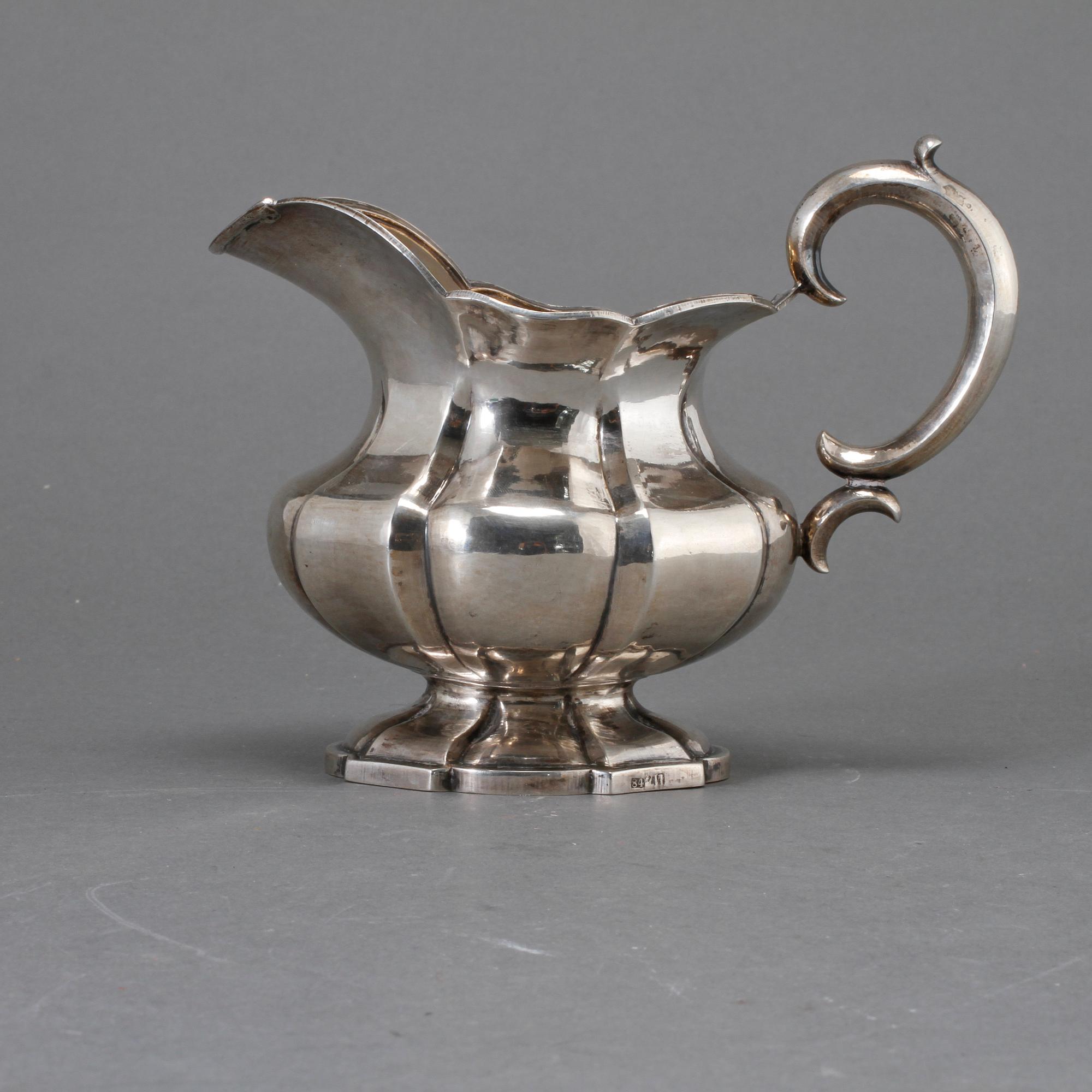 GRÄDDKANNA, silver, icke identifierad mästarstämpel, Moskva 1852. Vikt 193 g.