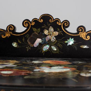 A late 19th century Atenienn or Etagere.