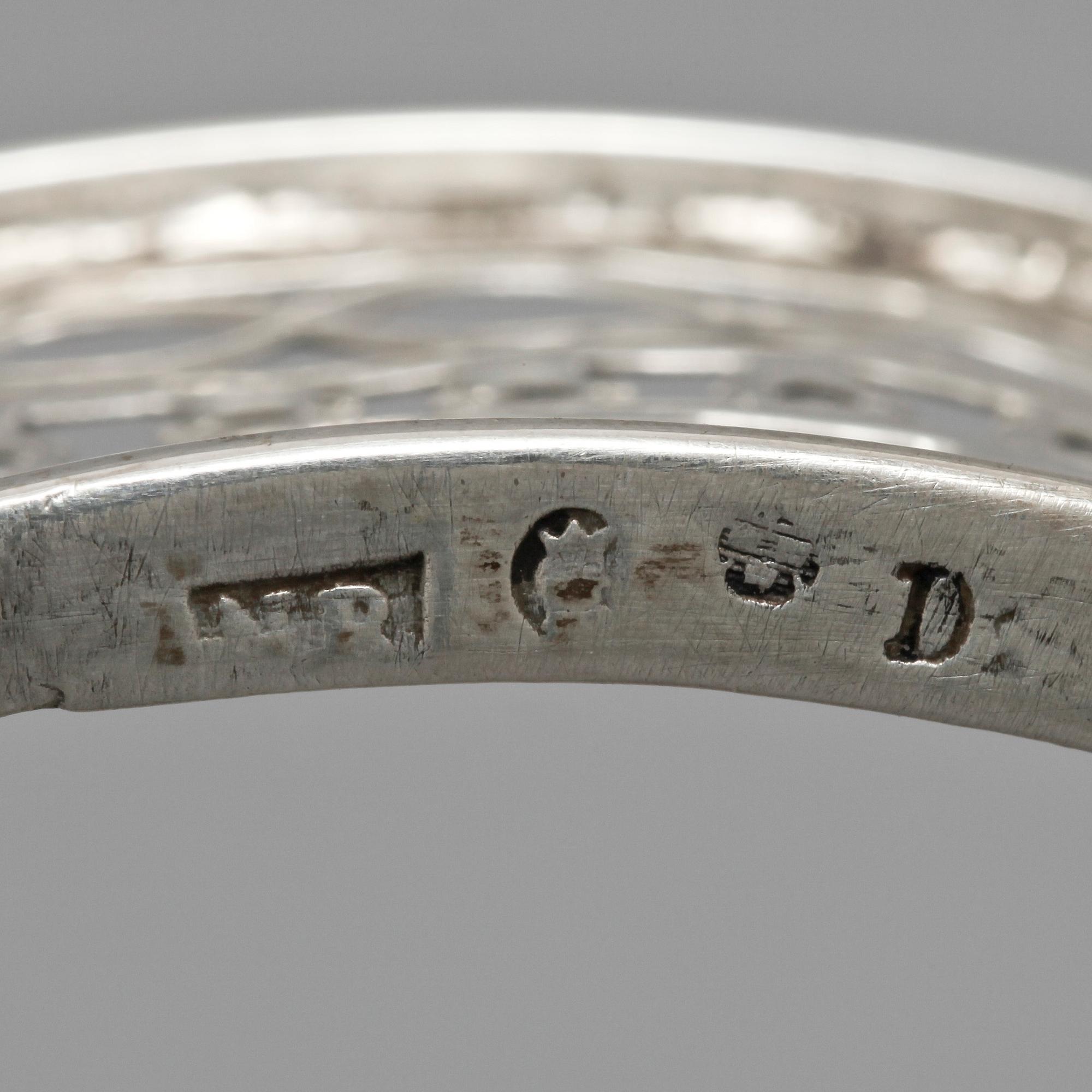 SALTKAR, ett par, silver och glas, otydl stplr, trol Stockholm 1786. Tot vikt exkl insats 95 g.