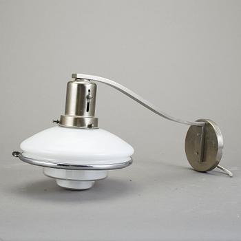 VÄGGLAMPA, "Sistrah-pendel", formgiven av Otto Müller, Megaphos.