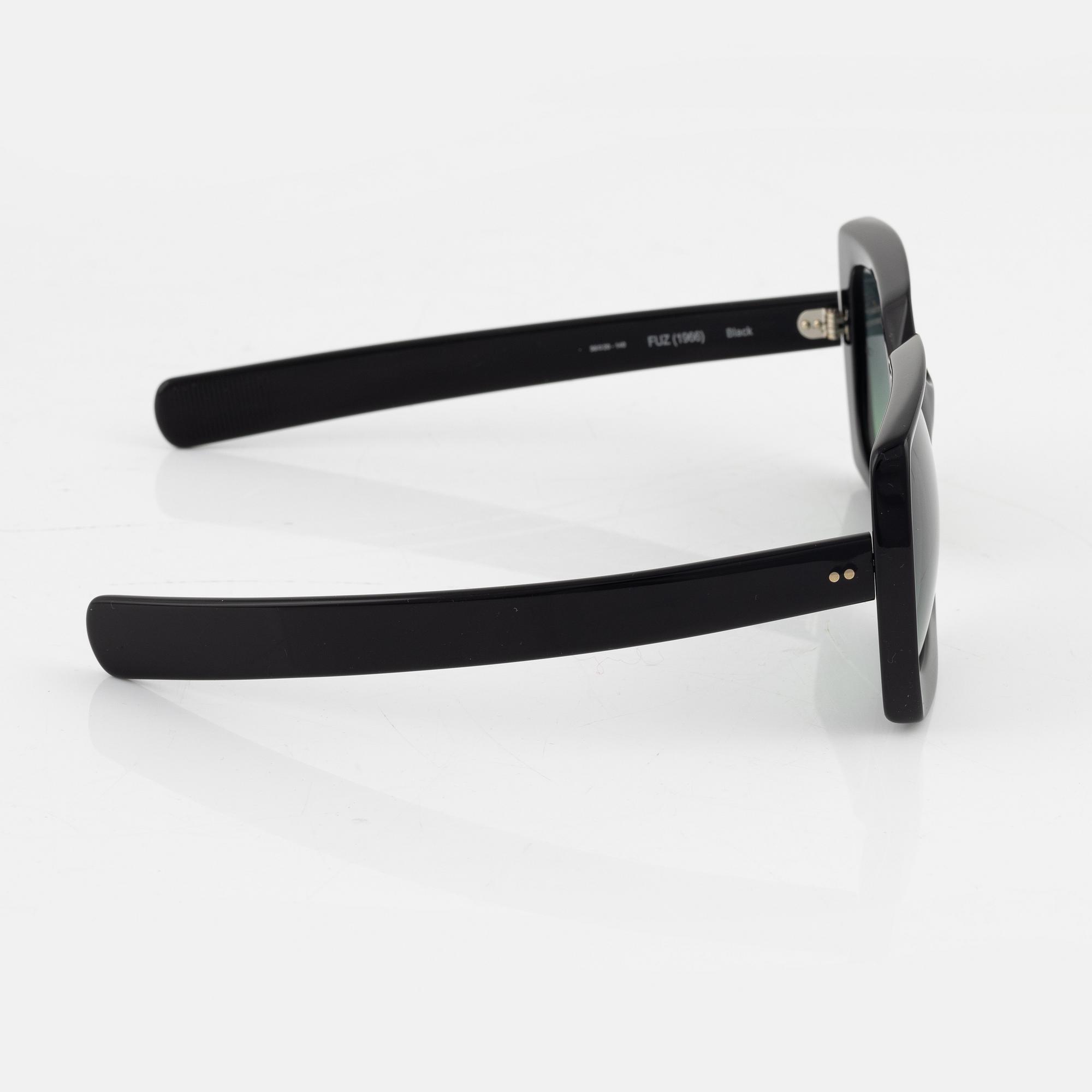 Oliver Goldsmith, solglasögon, "Fuz".