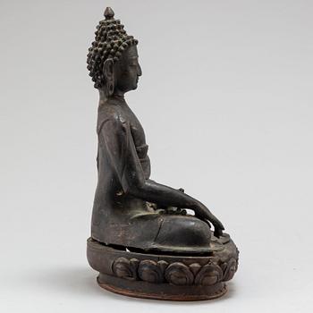 A Thai bronze buddha, 20th century.