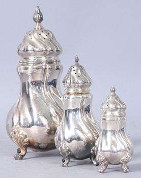 STRÖARE, 3 st, sterlingsilver, rokokostil, 1900-tal. 217 gram.