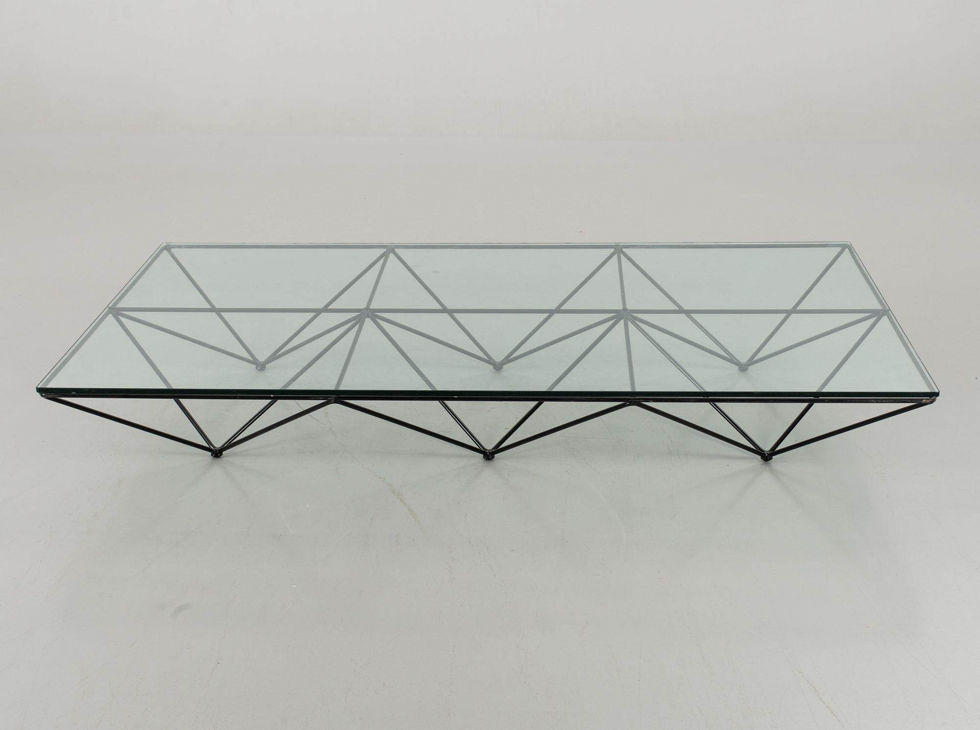 PAOLO PIVA, soffbord, "Alanda", B & B Italien, formgivet 1981.