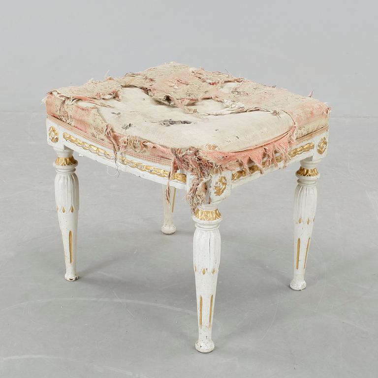 TABURETT, sengustaviansk, omkring 1800.