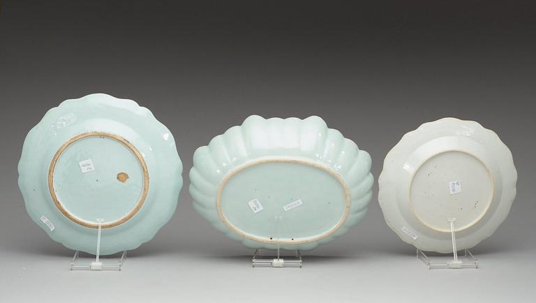 Two armorial dinner plates and four serving dishes, Qing dynasty, Qianlong (1736-95).