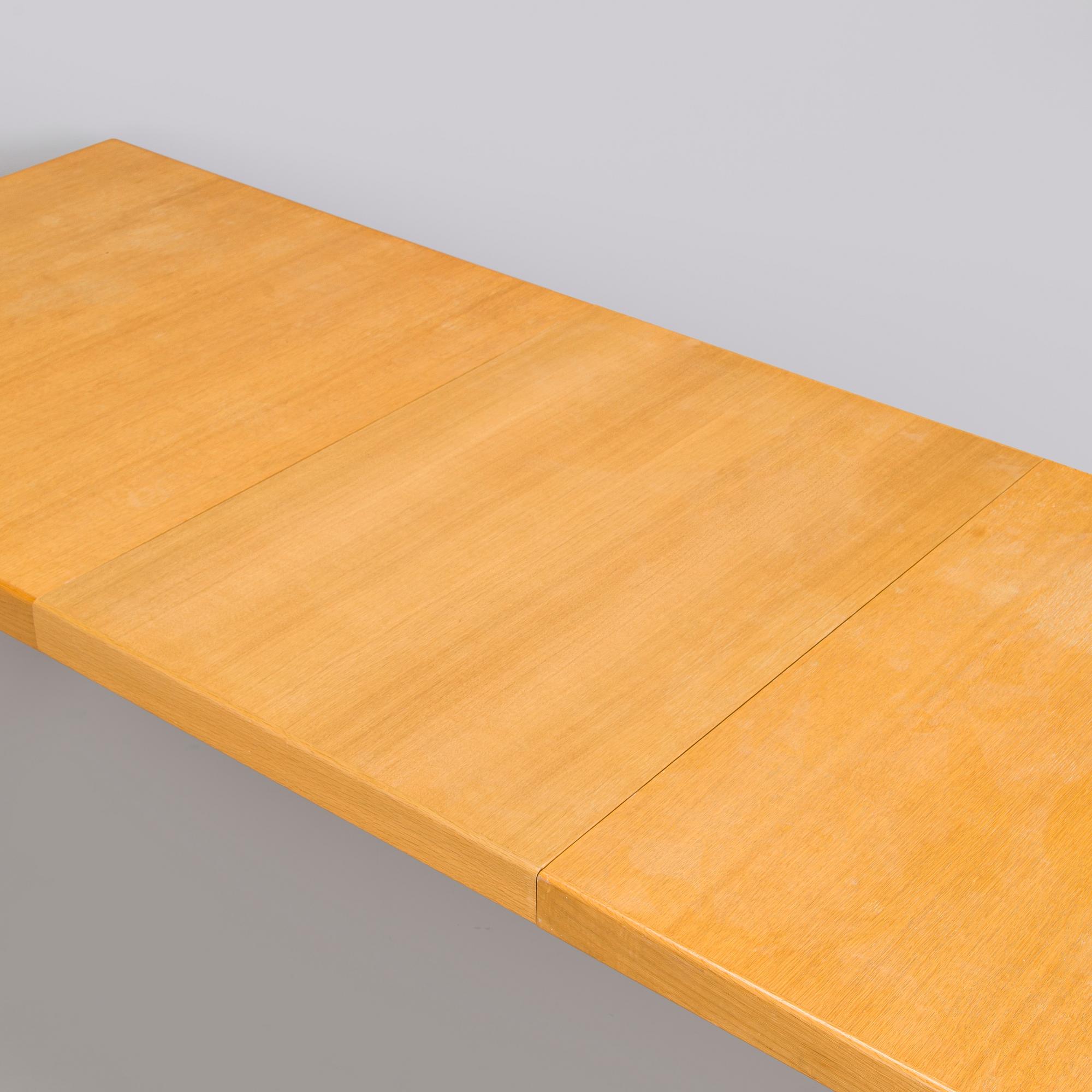 Carl Gustaf Hiort af Ornäs, ruokapöytä, "Näyttely Senior", HMN Huonekalu Mikko Nupponen 1950-luku.