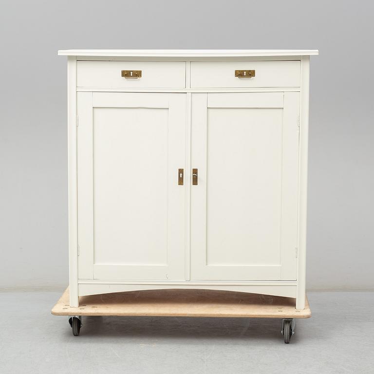 An early 20th century cabinet.