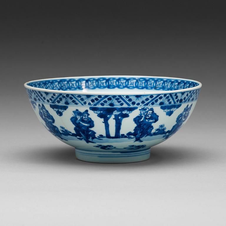 A blue and white bowl, Qing dynasty, 18th Century.