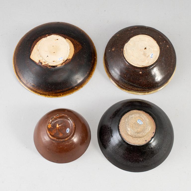 A group of four Southeast asian ceramic bowls and deep dishes, presumably 16/17th century.