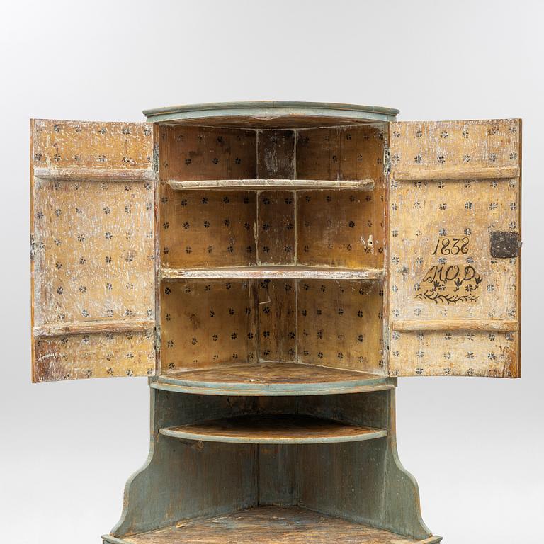 Corner cabinet. Folk art. 19th century.