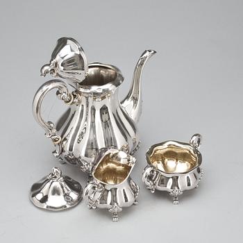 KAFFESERVIS, silverhalt 835. 3 delar  England, 1900-talets första hälft. Vikt ca 792 g.